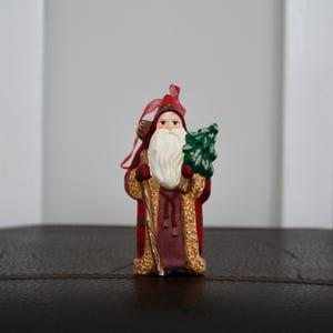 2001 Hallmark Keepsake Ornament Old-World Santa