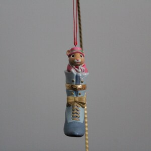 2002 Hallmark Keepsake Ornament Fashion Afoot | 3rd in Series