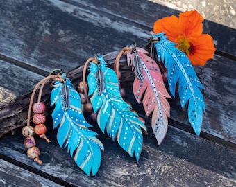 Personalizable leather saddle feathers, Handmade leather feather keychain, Boho Western Saddle Tan Braided Feather, Handbag charm, keyfob