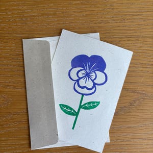 Carte originale fleur pensée linogravure