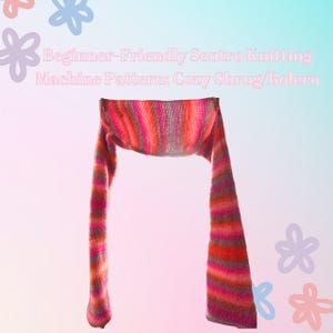 Puede incluir: Un chal o un bolero de punto a rayas rosa, naranja y gris. La prenda está colgada sobre un fondo blanco. El texto "Beginner-Friendly Centro Knitting Machine Pattern: Cozy Shrug/Bolero" está escrito en letras rosas en la parte superior de la imagen.