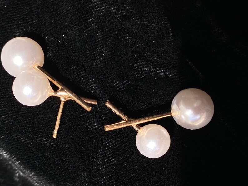 Lightweight summer earrings Pearl dangle earrings Gold Pearl Earrings