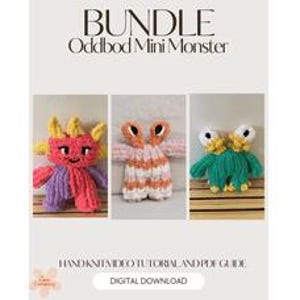 以下が含まれることがあります： 3つのOddbod Mini Monsterのぬいぐるみセット。おもちゃは手編みで、鮮やかな色をしています。最初のモンスターは赤、紫、黄色です。2番目はオレンジと白です。3番目は緑と黄色です。画像には「BUNDLE Oddbod Mini Monster」と「HAND KNIT VIDEO TUTORIAL AND PDF GUIDE」という文字が含まれています。