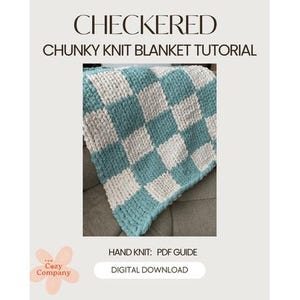 Peut inclure: Une couverture en tricot épais à motif de damier blanc et bleu sarcelle. Le texte "CHECKERED CHUNKY KNIT BLANKET TUTORIAL" est en haut. Le texte "HAND KNIT: PDF GUIDE" et "DIGITAL DOWNLOAD" sont en bas.