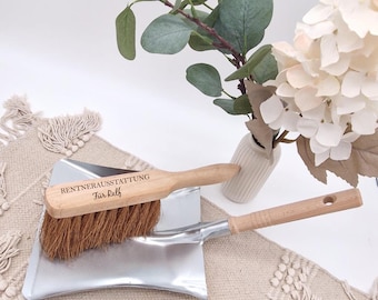 Personalized wooden dustpan and brush set for retirees, retirement gift with name, farewell gift for a colleague, engraved dustpan and brush set