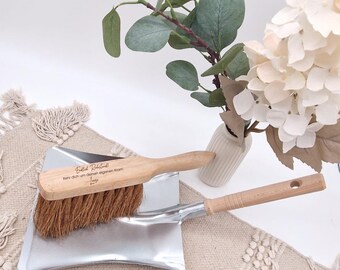 Personalized wooden dustpan and brush set for retirement, farewell gift for a colleague, engraved dustpan and brush set with a funny design