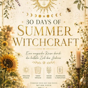 Könnte beinhalten: Ein Buchcover mit dem Titel 30 DAYS OF SUMMER WITCHCRAFT, goldenem Text, einer Sonnenillustration, Mondphasen und einer Biene. Das Design zeigt Sonnenblumen, Wildblumen, eine brennende Kerze in einem Messinghalter und einen kleinen Kristall.