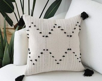 Boho tufted cushion 45 x 45 cm. Cover only