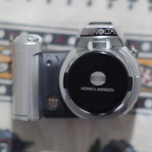 Konica Minolta Dimage Z1 Like New Full Star Digital Camera From Early 2000S. image 2