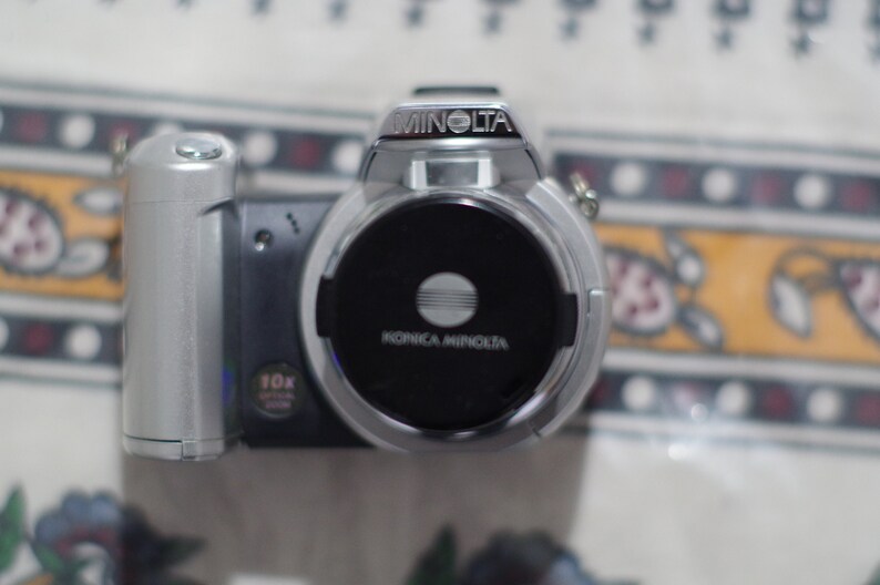 Konica Minolta Dimage Z1 Like New Full Star Digital Camera From Early 2000S. image 2