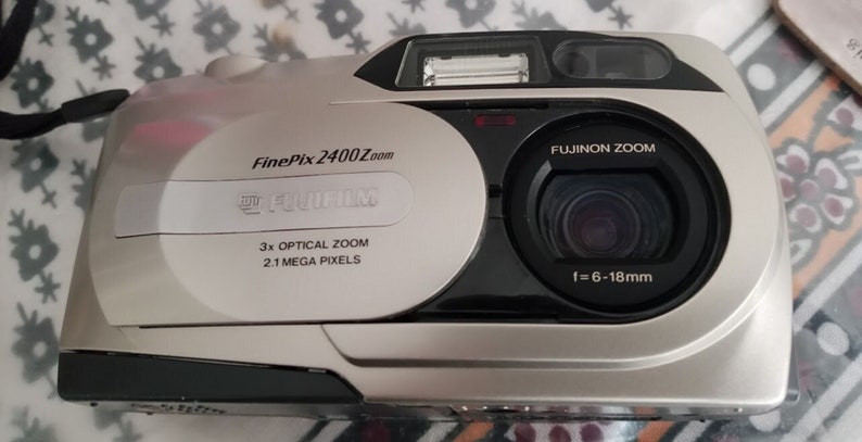 Sliding Door Fujifilm FinePix 2400Zoom, In A Brand New condition. With Free Smart Media Card and Reader/Writer. image 1