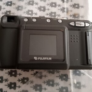 Sliding Door Fujifilm FinePix 2400Zoom, In A Brand New condition. With Free Smart Media Card and Reader/Writer. image 9