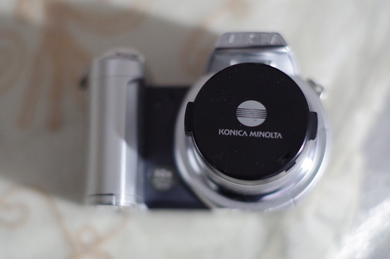 Konica Minolta Dimage Z1 Like New Full Star Digital Camera From Early 2000S. image 3