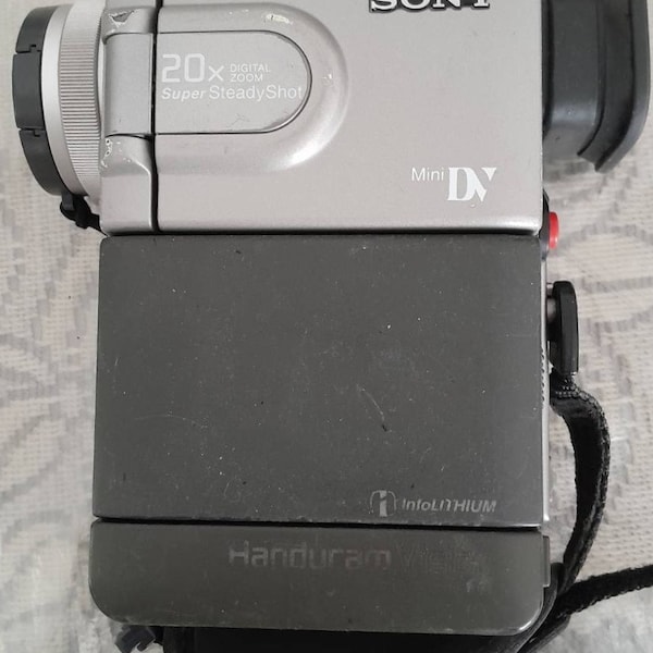 Working SONY DCR-PC7E Digital Camera Video Recorder With All the Accessories