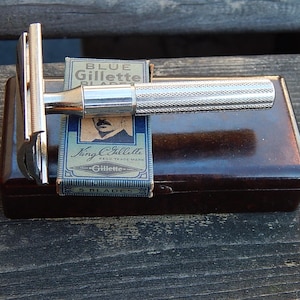 Vintage Gillette Tech Flat Bottom razor set #25, Made in England