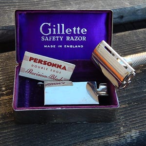 Vintage Gillette Aristocrat razor set #15, Made in England, model 1948