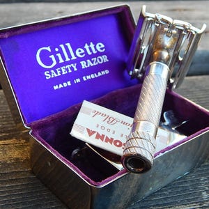 Vintage Gillette Aristocrat razor set #15, Made in England, model 1948