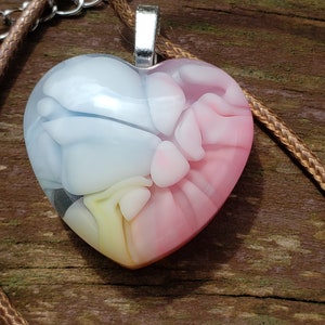 Valentine&#39;s Day Heart Resin Necklace, Epoxy Resin Heart Necklace, Alcohol Ink Resin Jewelry, Creative Cloud Like Jewelry