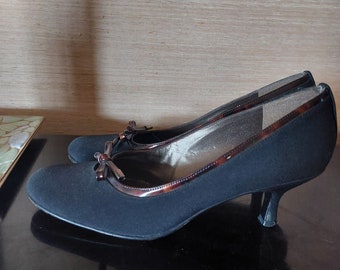 Rare Stuart Weitzman Black Peau de Soie Low-Heel Pumps