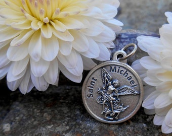 St. Michael ErzEngel Medaille / St. Michael Charme für Halskette/Saint Michael Medal/Erzen/Patron Heilige Polizei/Champion der Gerechtigkeit