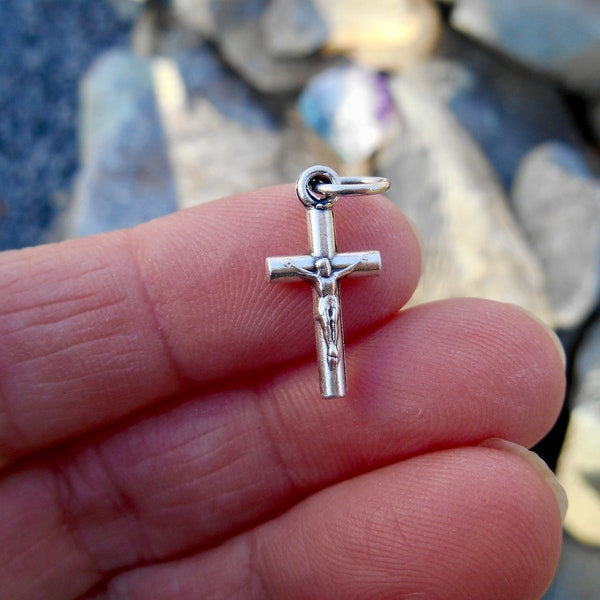 Tiny Crucifix Charm/ Miniature Cross Charm/ Small Cross Charm Bracelet/Cross Bracelet Charms/ Antiqued Silver Tone Rosary Cross 22mm QTY (1)