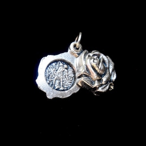 Medallón de ángel de la guarda de San Miguel con capullo de rosa/Colgante de medallón de rosa deslizante/Medalla de San Miguel/Colgante de ángel de la guarda/Medallón de rosa
