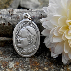 St. Heiliger POP JP II - Johannes Paul / Katholischer Heiliger Halskettenanhänger / Papst Johannes Paul 2 Anhänger, Heiliger Charme, Heilige Medaille 1 Zoll groß (Qty 1)