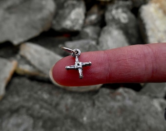 TINY Saint Brigid Cross-bedel/St Brigid Cross-medaille/bescherming tegen het kwaad/Saint Brigid of Ireland/bevestiging/armbandbedel