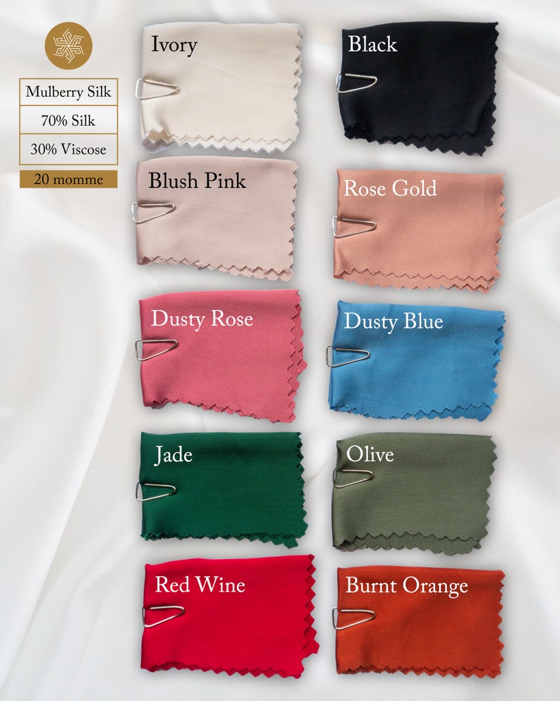 K&ouml;nnte beinhalten: Farbkarten mit 10 verschiedenen Stofffarben: Elfenbein, Schwarz, Blush Pink, Ros&eacute;gold, Dusty Rose, Dusty Blue, Jade, Olive, Rotwein und Burnt Orange. Der Stoff ist Maulbeerspule mit 70% Seide und 30% Viskose. Der Stoff ist 20 Momme.
