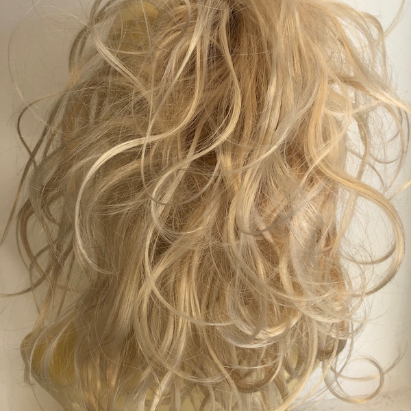 Mixed golden Blonde wavy hair Scrunchie in human hair mix with premium hair extensions ponytail 8 inches 27/613
