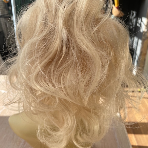 Bleached Blonde 613 wavy hair Scrunchie in human hair mix with premium hair extensions ponytail 8 inches