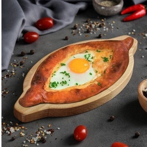 Wooden khachapuri plate with personalization, Geogrian national dish, Custom snack plate with engraving, Serving tray, Ecofriendly plate
