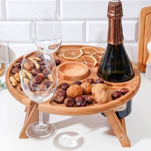 Mesa de vino portátil personalizada, regalo de San Valentín para él, regalo para amantes del vino, bandeja de servicio personalizada, bandeja de cama plegable, regalo para pareja