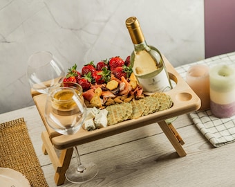 Mesa portátil para vino y queso, soportes de madera para copas de vino, mesa de picnic para servir, regalo para amantes del vino, regalo personalizado, regalo para amantes del vino