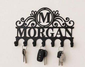 Gepersonaliseerde metalen sleutelhouder, aangepast monogram familienaam muurorganizer, housewarmingcadeau portiekdecoratie
