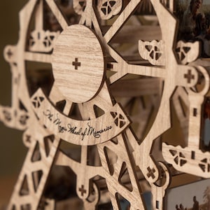 Ferris Wheel Photo Frame, Wooden Spinning Picture Holder, Tabletop Display, Custom Memory Gift, Gift for Family, Gift for Friends
