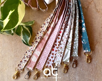 NOUVELLE CO Tour de cou fait main en coton | Lanyard badge infirmière | Porte clés mousqueton rotatif | Cadeau professionnel artisanal | 8