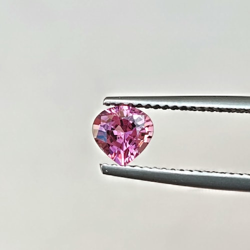 Grenat rose vif naturel de taille cœur de 0,75 carat | Pierres précieuses non serties rose poudré romantique pour bijoux