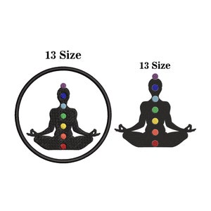 Puede incluir: Una silueta negra de una persona sentada en una postura de yoga con siete círculos de colores que representan los chakras. La imagen está en un círculo con el texto "13 Size" encima.