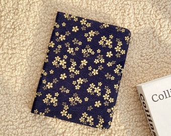 Étui iPad en tissu sakura doré en tissu bleu foncé rétro avec porte-crayon, veille/réveil automatique, iPad Air 5 iPad Pro 11" 12.9'' iPad 10 mini 6 cover