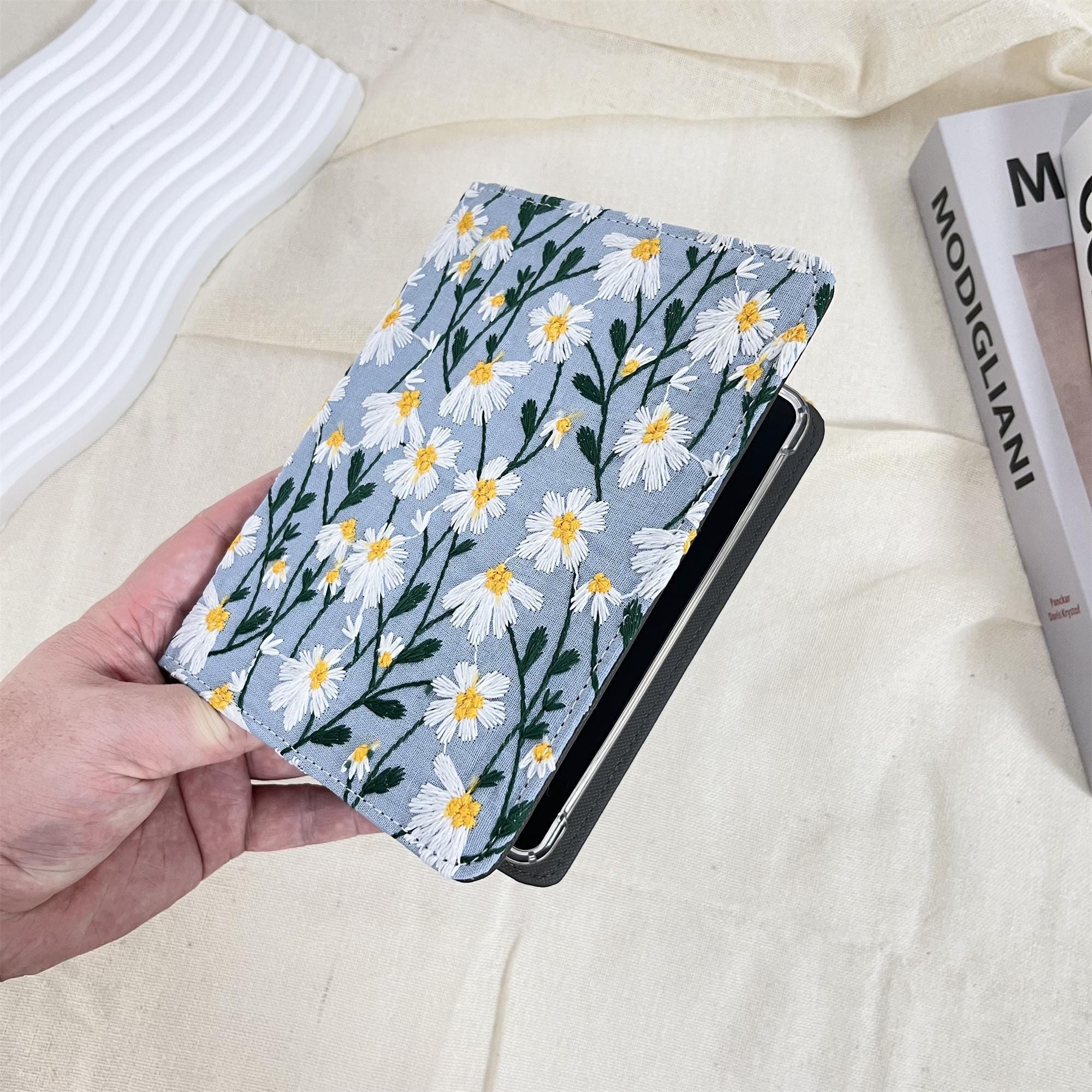 Embroidered White Daisy Blue Fabric Kindle Case,kindle 12th Gen 6 ...