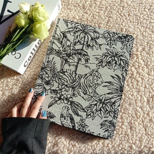 Étui pour iPad en tissu avec broderie française vintage avec porte-crayon, veille/réveil automatique,iPad Air 11" 13" 2025 iPad A16 iPad Pro 11" 13" 2024 mini 7