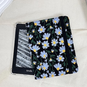 Étui pour Kindle brodé marguerite bleue en tissu noir,Kindle 12e génération 6 pouces,Kindle Paperwhite 12e génération,Paperwhite 11e génération,Étui souple Kindle couleur