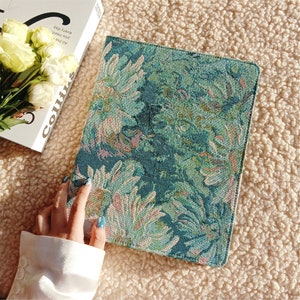 Étui pour iPad en tissu broderie blues français vintage, iPad Air 11" 13" 2025 iPad A16 iPad Pro 11" 13" iPad Air 5 Pro 12,9'' étui pour iPad 10 mini 7
