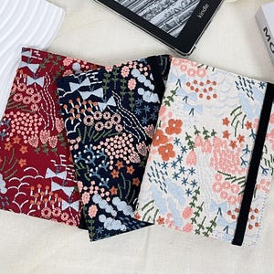Étui en tissu floral brodé de style japonais rétro pour Kindle 12e génération 6", Kindle Paperwhite 12e génération, Paperwhite 11e génération, Kindle Colorsoft