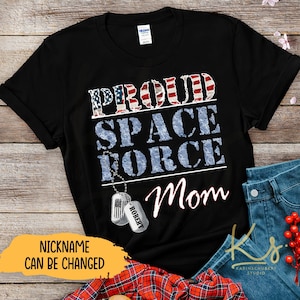 Stolze US Space Force Mama Shirt, Space Force Familie Shirts, US Space Force Shirts, Geschenk für Space Force Mama, Militär Familie passende Shirts