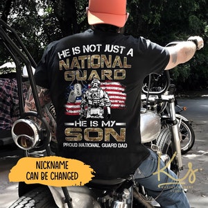 Él no es solo un guardia nacional, es mi hijo, camisas orgullosas de papá de la Guardia Nacional, camisas familiares personalizadas de la Guardia Nacional, camisas a juego familiares