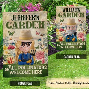 Puede incluir: Dos banderas de jardín con ilustraciones de dibujos animados. Una bandera dice "Jennifer's Garden" y la otra "William's Garden". Ambas banderas presentan una persona con sombrero y herramienta de jardinería, con el texto "All Pollinators Welcome Here."