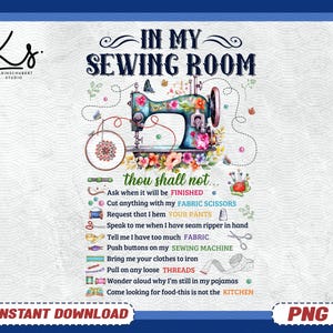 Pode incluir: Uma ilustração colorida de uma máquina de costura com flores e texto que diz "Na minha sala de costura não se deve... Perguntar quando estará terminado... Cortar nada com minhas tesouras de tecido... Pedir que eu faça a bainha das suas calças... Falar comigo quando eu tiver um descosedor na mão... Dizer que eu tenho muito tecido... Pressionar os botões da minha máquina de costura... Trazer suas roupas para passar... Puxar os fios soltos... Perguntar por que eu ainda estou de pijama... Procurar comida, isso não é a cozinha."