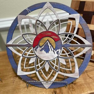 Hand-Painted Wooden Colorado Wall Hanging: Rustic Home Decor